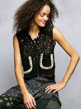 ❤️Hello Gorgeous! POL Beaded Cropped Crochet Vest with Scalloped Edge-Black